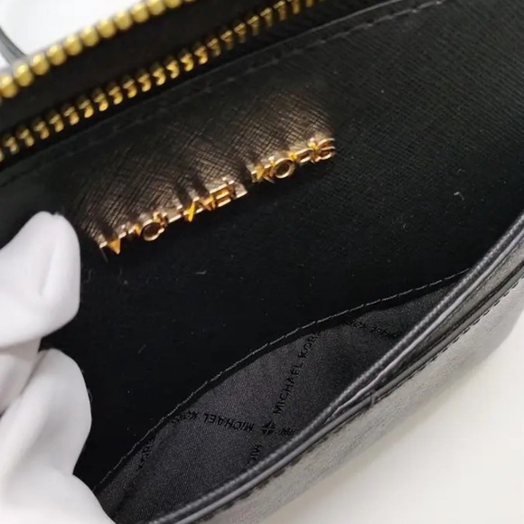 Michael Kors Jet Set Travel Black Medium Dome Crossbody Bag New (Original) - Picture 6 of 9